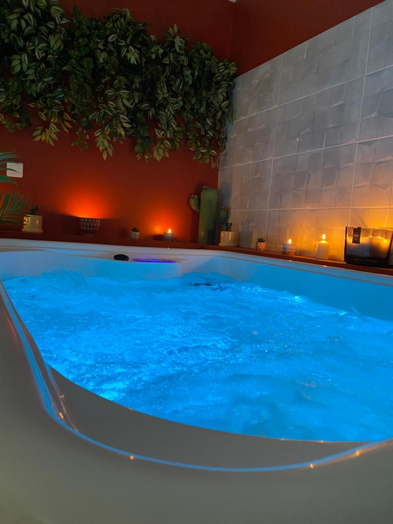 House Of Spa Privatif - Jaccuzi Et Sauna Ливри-Гарган Экстерьер фото